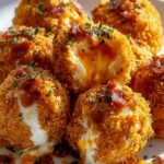 Buffalo Chicken Putenspeck Mozzarella Bombs