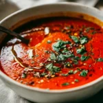 Würzige Geröstete Knoblauch Tomaten Suppe mit Chili & Kräutern